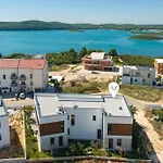 Mukalba Palm With Private Pool And Sea View Villa Medulin