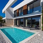 Mukalba Palm With Private Pool And Sea View Medulin