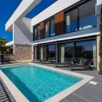 Mukalba Palm With Private Pool And Sea View * Medulin
