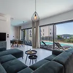 Villa Mukalba Palm With Private Pool And Sea View Medulin