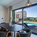 Mukalba Palm With Private Pool And Sea View Villa