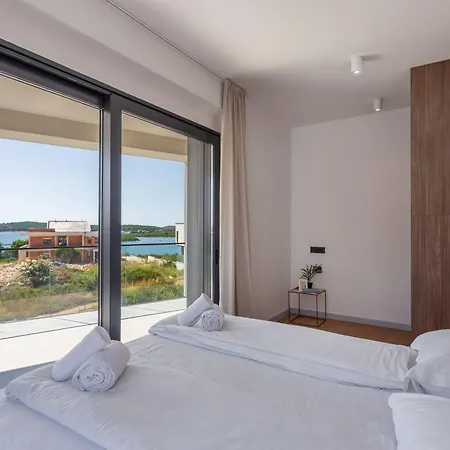 Mukalba Palm With Private Pool And Sea View Villa *