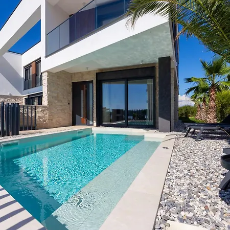 Mukalba Palm With Private Pool And Sea View Medulin