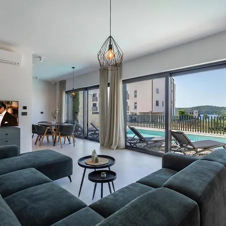 Mukalba Palm With Private Pool Villa *