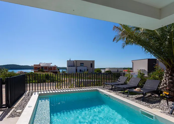 Mukalba Palm With Private Pool And Sea View 빌라 메덜린