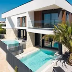 Mukalba Palm With Private Pool And Sea View Villa *