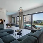 Mukalba Palm With Private Pool And Sea View Villa *