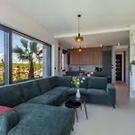 Mukalba Palm With Private Pool And Sea View Villa *