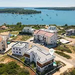 Mukalba Palm With Private Pool And Sea View Villa Medulin