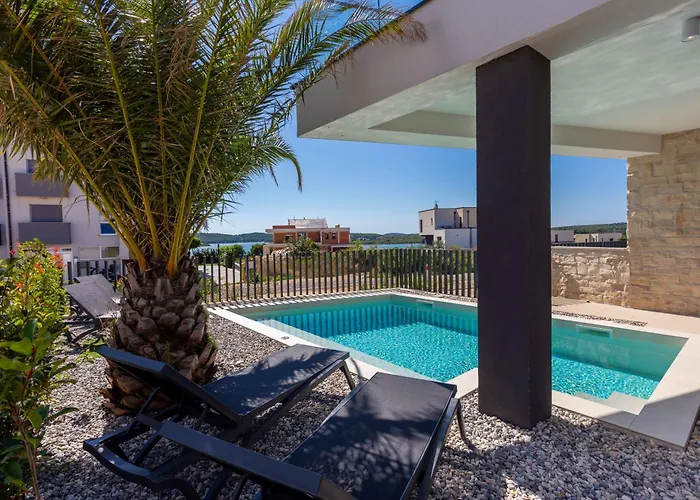 Mukalba Palm With Private Pool And Sea View Vila