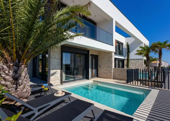 Mukalba Palm With Private Pool And Sea View